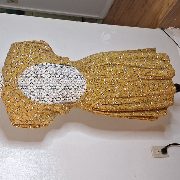 Gorgeous Yellow Mini Dress (with pockets) - Picture 5 of 12